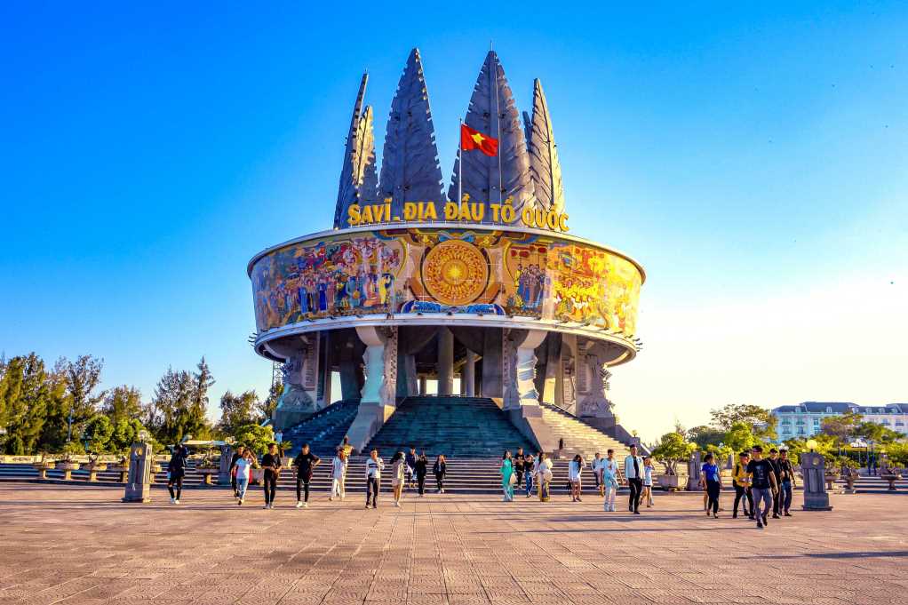 Quảng Ninh: Lợi thế du lịch từ hạ tầng giao thông đồng bộ - Ảnh 2.