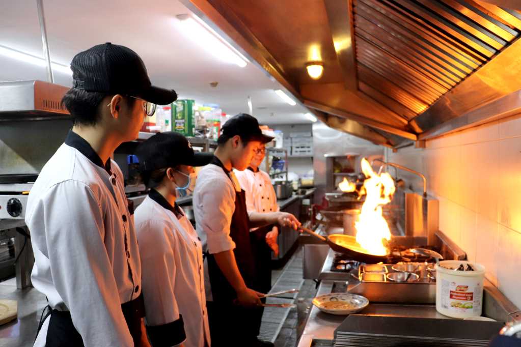 Quảng Ninh: Tăng quy mô, chất lượng đào tạo nhân lực du lịch - Ảnh 2.