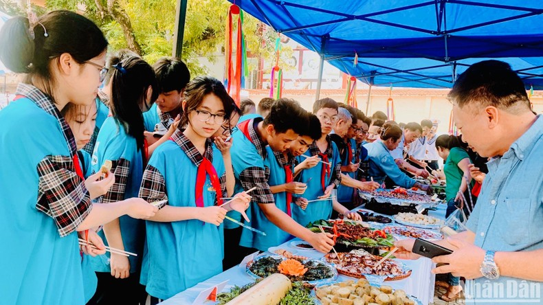Bảo tàng Hải Phòng trưng bày chuyên đề về “Di sản Văn hóa tiêu biểu dân tộc Mường tỉnh Hòa Bình” - Ảnh 2.