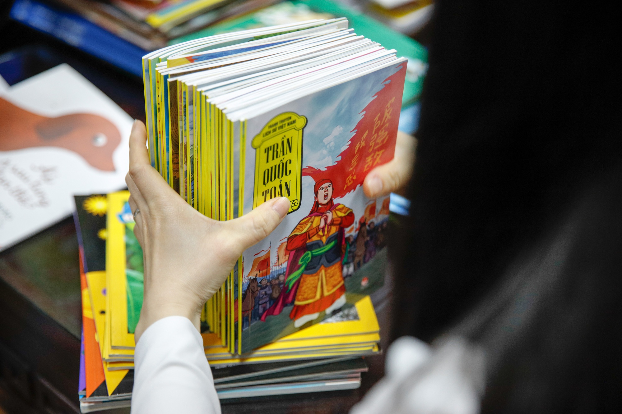 Khởi động chuỗi chương trình thiện nguyện “Cùng mang sách về miền núi, hải đảo” - Ảnh 1.