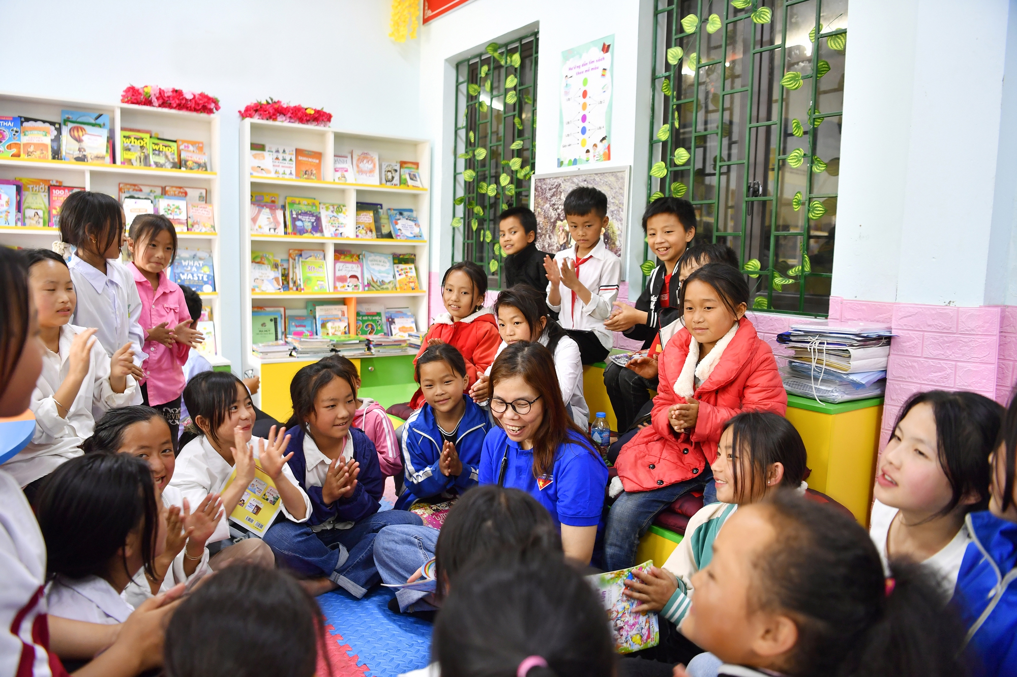 "Thư viện trên đá": Mang văn hóa đọc tới học sinh vùng cao - Ảnh 9.