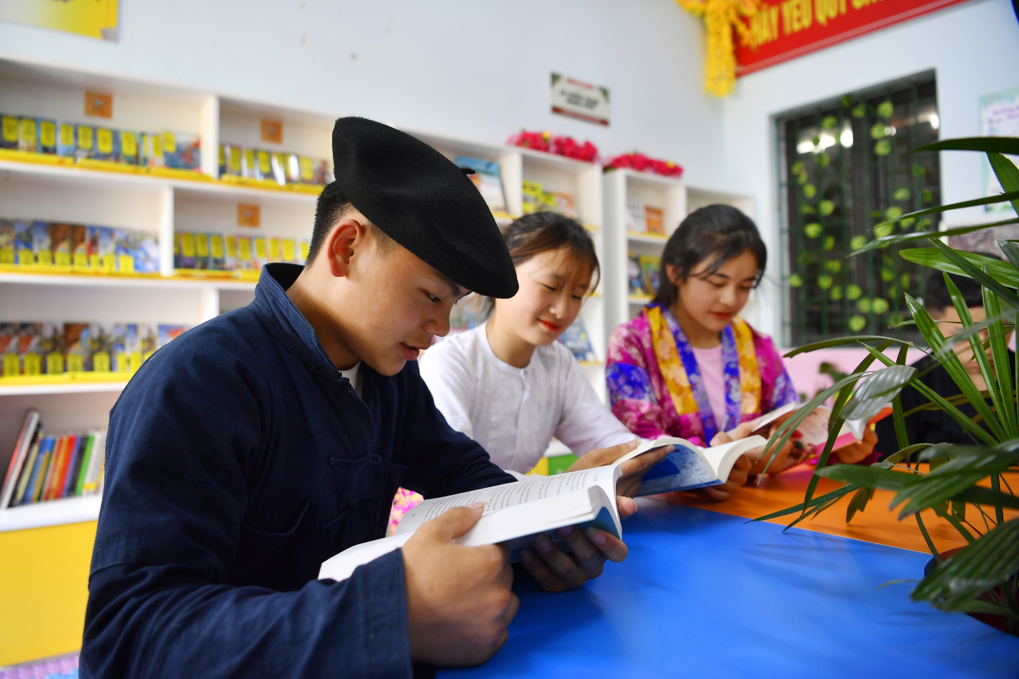 "Thư viện trên đá": Mang văn hóa đọc tới học sinh vùng cao - Ảnh 8.