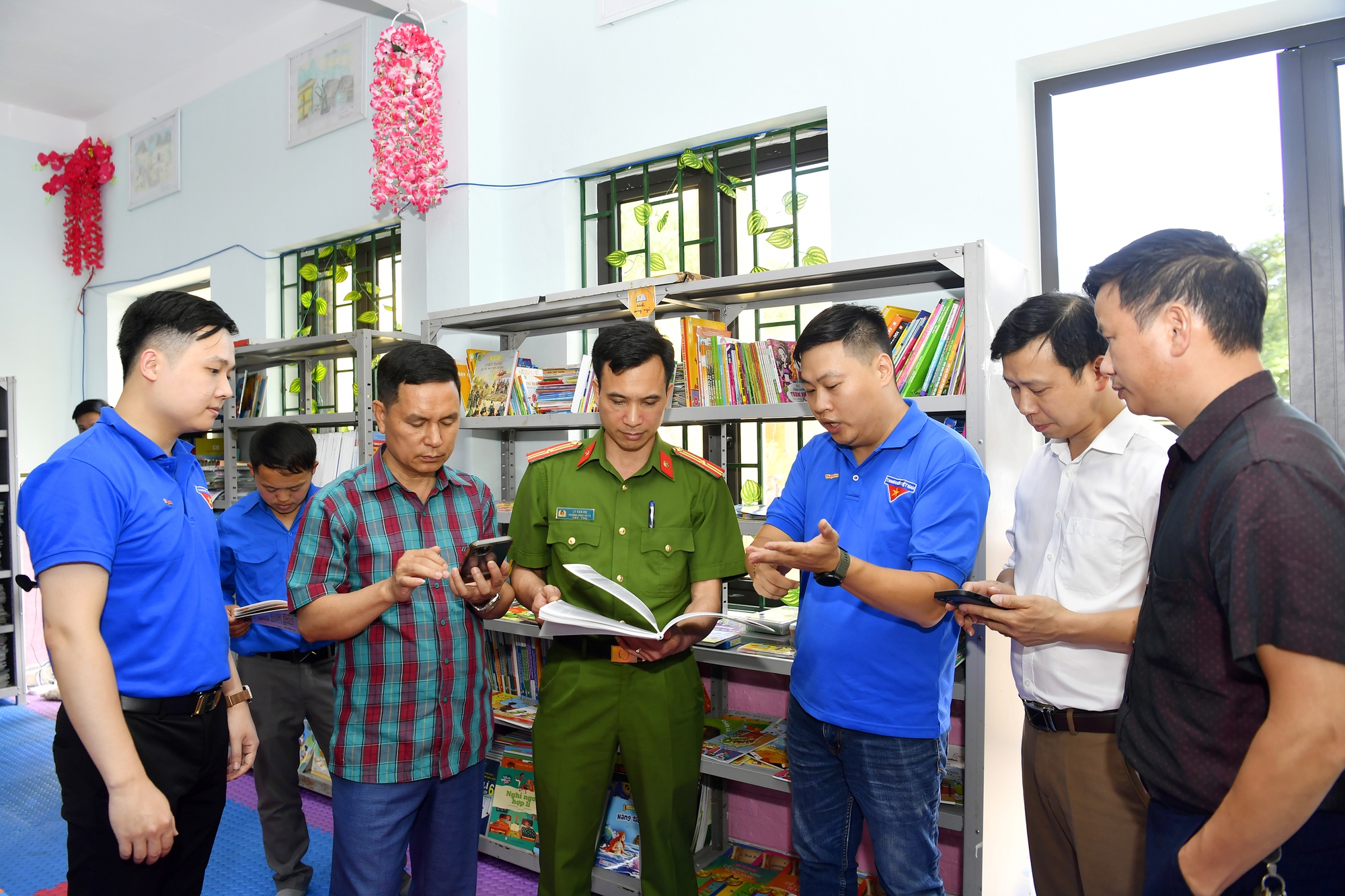 "Thư viện trên đá": Mang văn hóa đọc tới học sinh vùng cao - Ảnh 7.