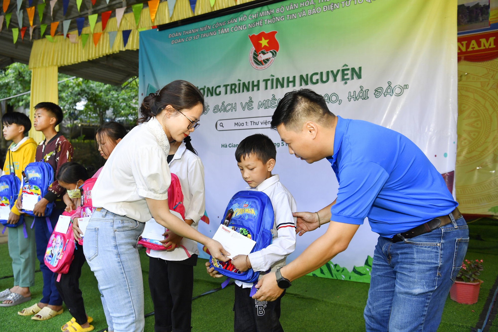 "Thư viện trên đá": Mang văn hóa đọc tới học sinh vùng cao - Ảnh 5.