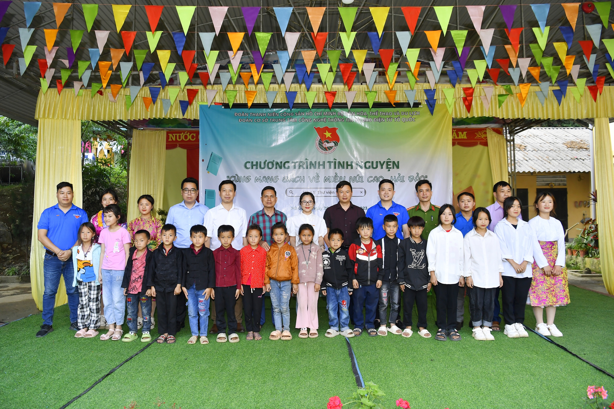 "Thư viện trên đá": Mang văn hóa đọc tới học sinh vùng cao - Ảnh 16.