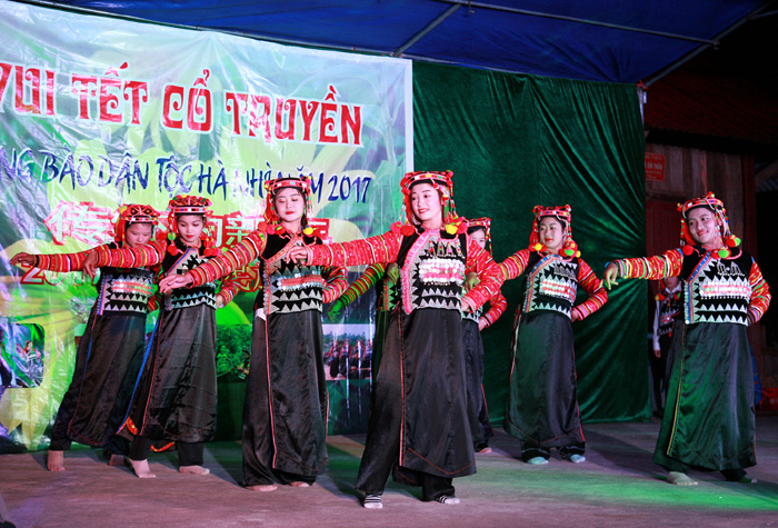 Nghệ thuật làm trang phục của dân tộc Hà Nhì được đưa vào danh mục Di sản văn hóa phi vật thể quốc gia - Ảnh 1.