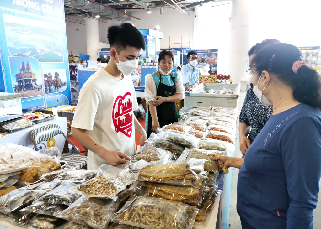 Quảng Ninh phát triển sản phẩm OCOP gắn với du lịch - Ảnh 3.
