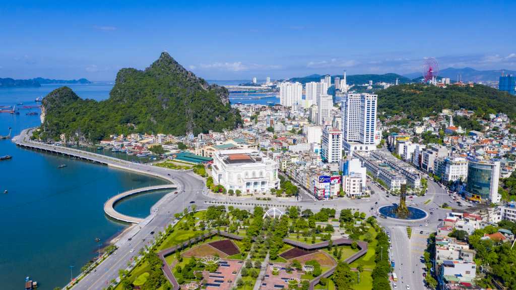 Quảng Ninh: Tour du lịch quanh núi Bài Thơ - Ảnh 1.