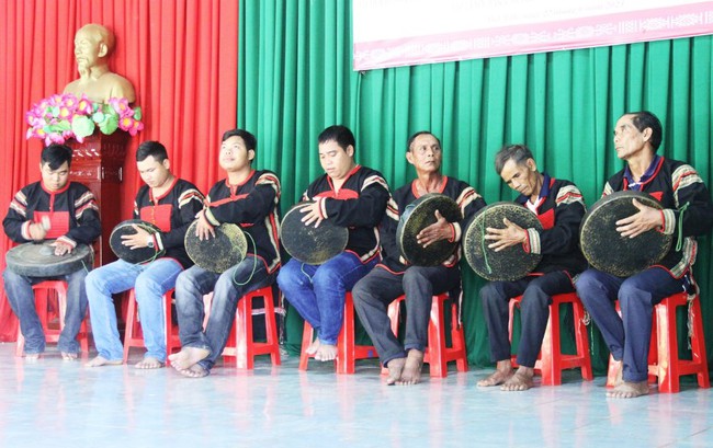 Đắk Lắk: Khai mạc lớp truyền dạy lời nói vần của người Ê Đê - Ảnh 1.