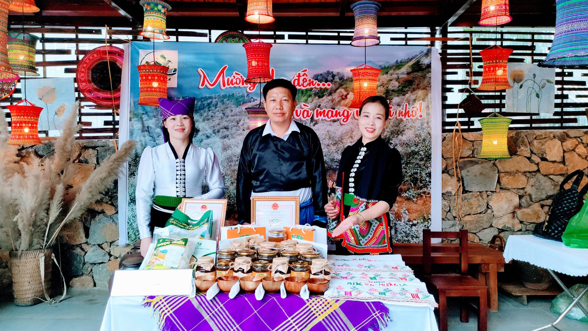 Sơn La đón hơn 2,8 triệu lượt khách du lịch trong 6 tháng đầu năm  - Ảnh 1.