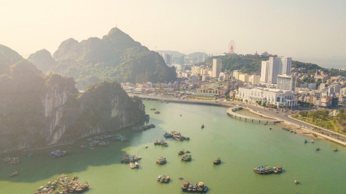 Quảng Ninh đón 8,86 triệu lượt khách du lịch trong nửa đầu năm 2023 - Ảnh 1.