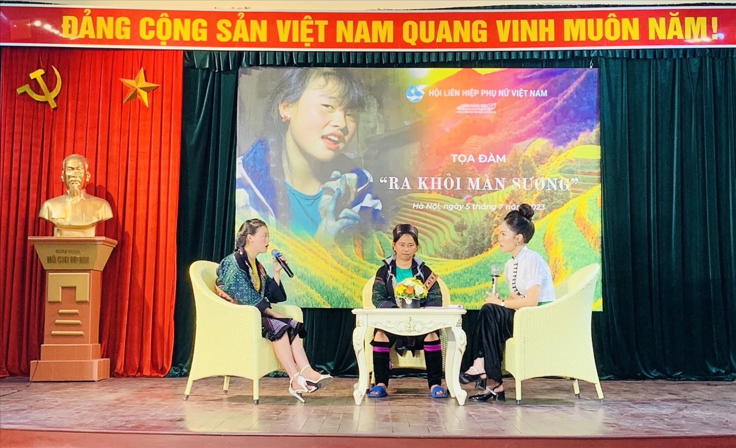 "Ra khỏi màn sương"- truyền cảm hứng vì sự tiến bộ của phụ nữ dân tộc thiểu số và miền núi - Ảnh 1.