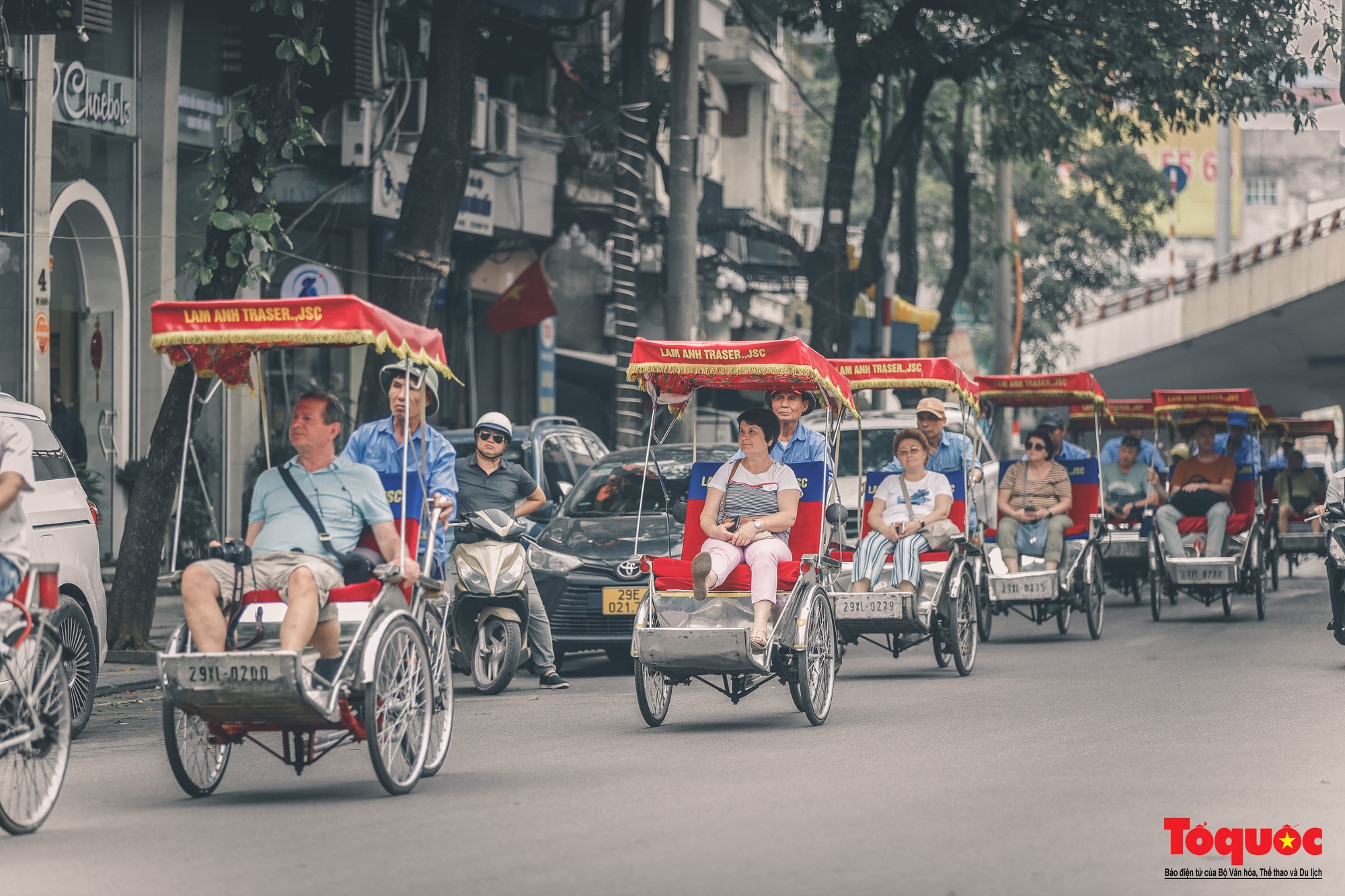 Gỡ "nút thắt" visa: Du lịch Việt Nam cần làm gì để "cất cánh" - Ảnh 2.