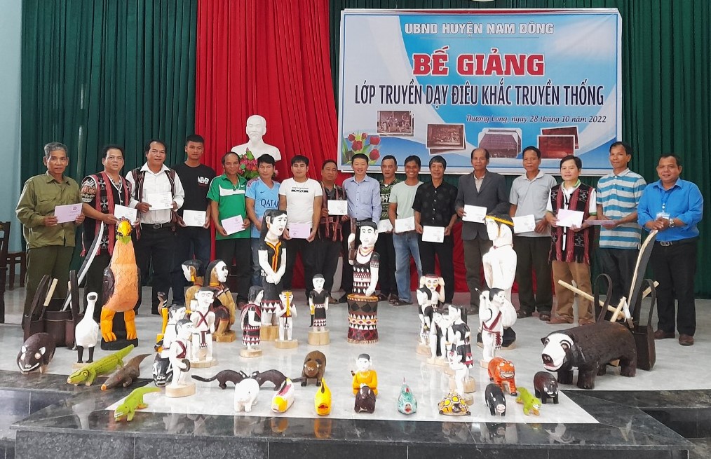 Thừa Thiên Huế: Lần đầu tổ chức Trại sáng tác điêu khắc truyền thống dân tộc Cơ Tu - Ảnh 1.