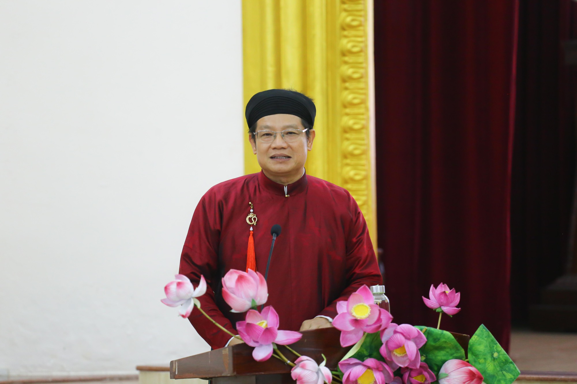Chuyên gia góp ý định hướng phát triển áo dài trong đời sống đương đại - Ảnh 2.