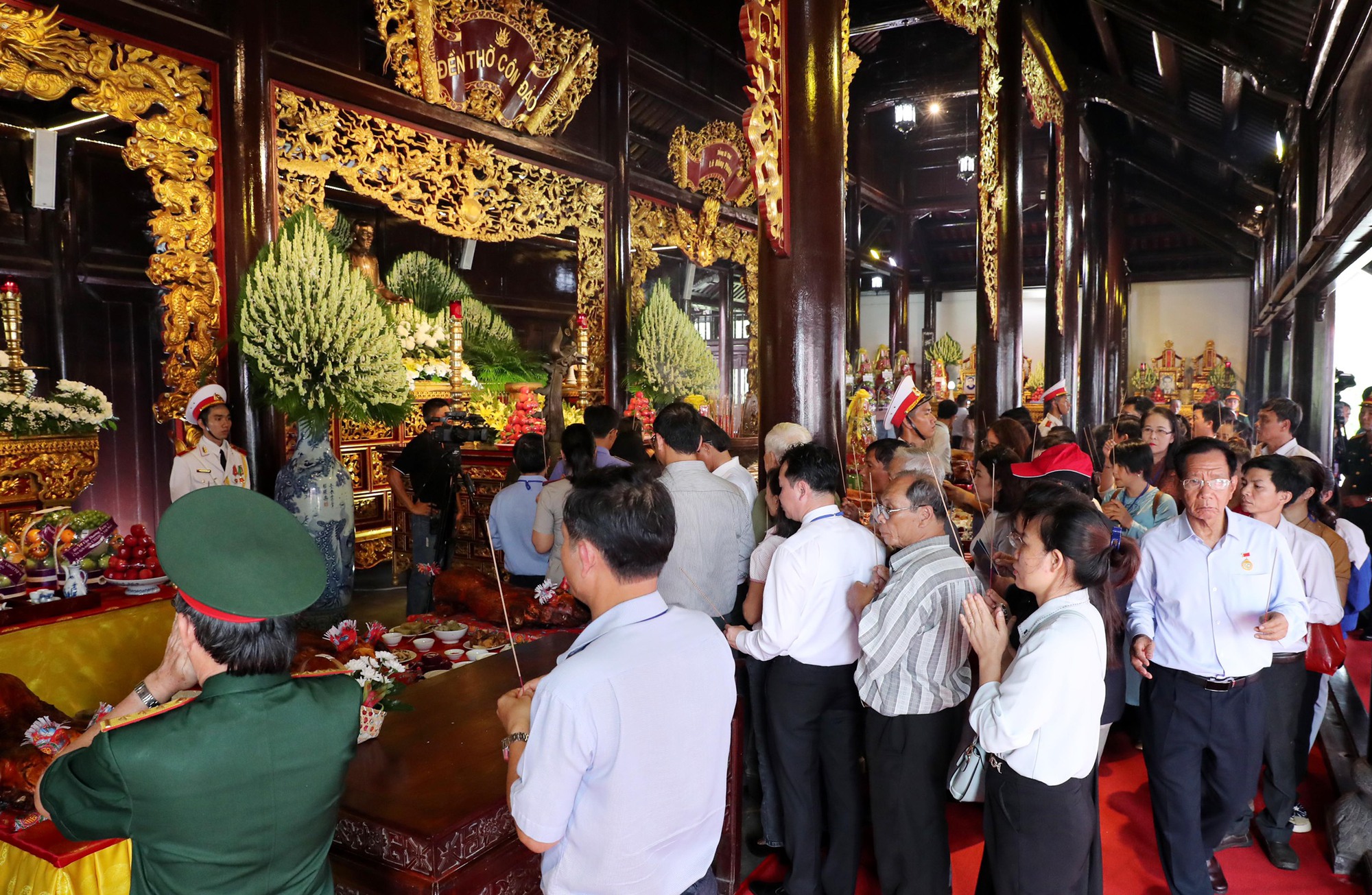 Chủ tịch nước nguyện chuông khai lễ Lễ giỗ các Anh hùng liệt sĩ hy sinh tại Côn Đảo - Ảnh 8.