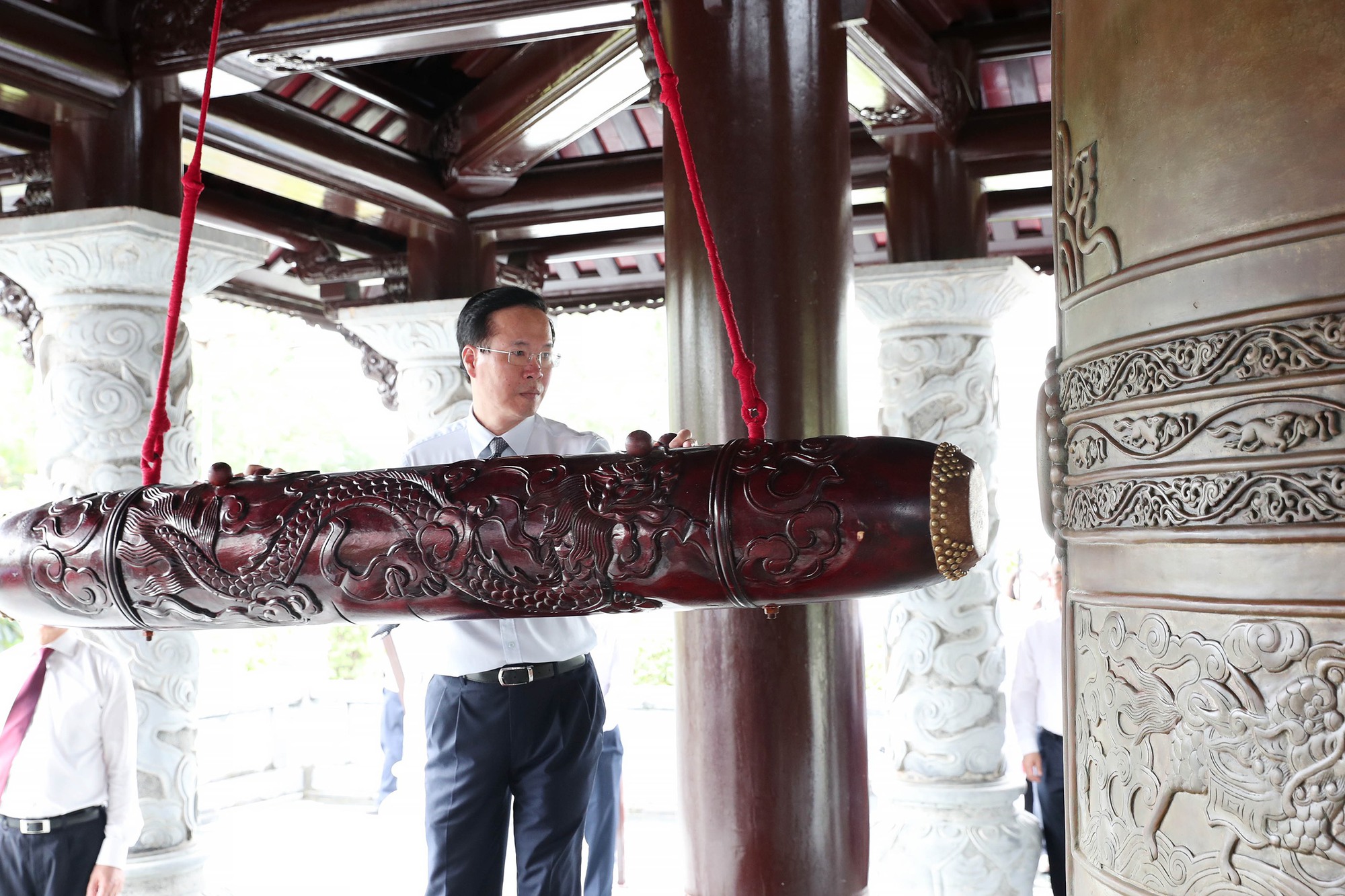 Chủ tịch nước nguyện chuông khai lễ Lễ giỗ các Anh hùng liệt sĩ hy sinh tại Côn Đảo - Ảnh 1.