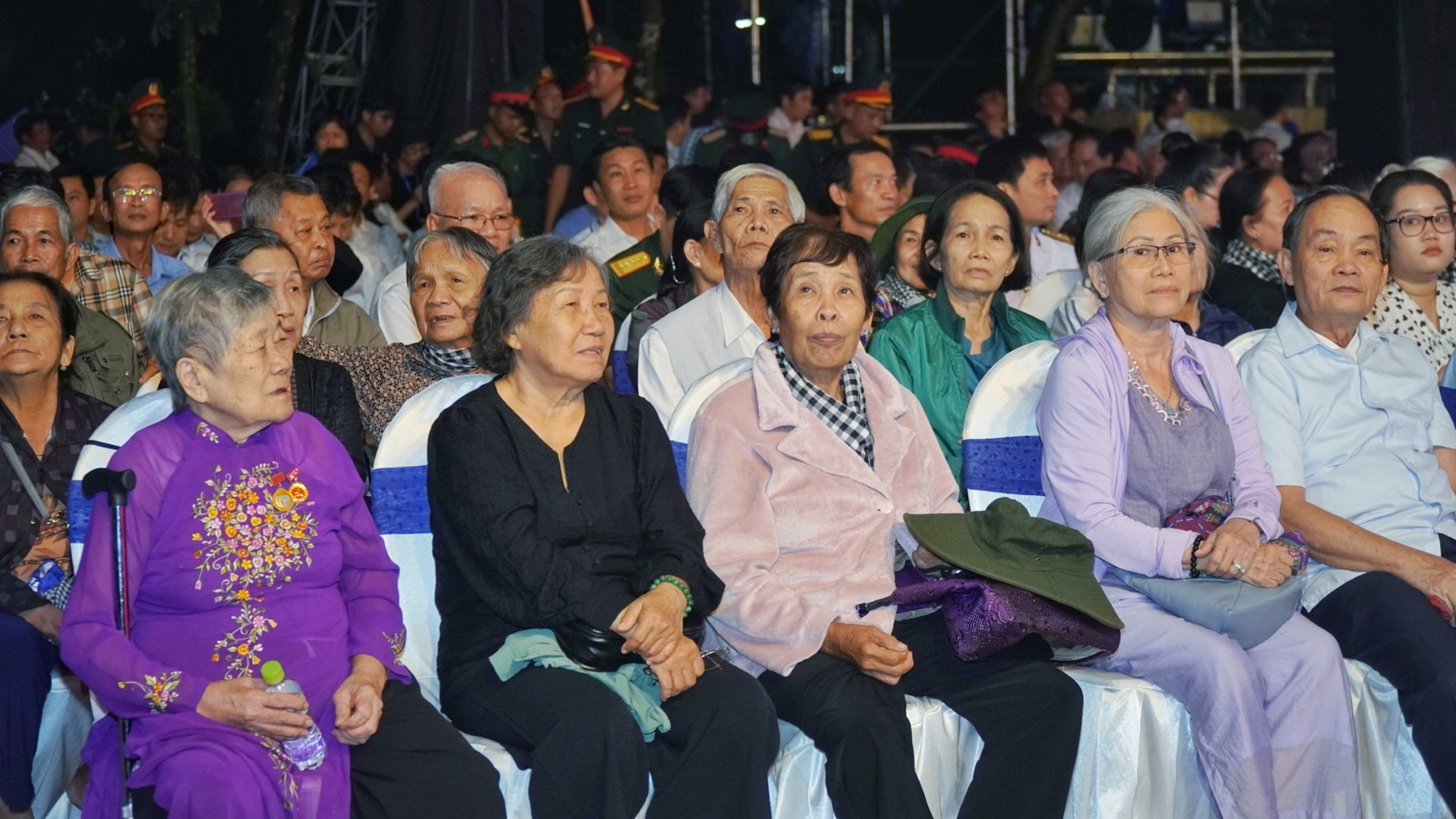 Chương trình nghệ thuật "Bản hùng ca bất diệt" để lại nhiều xúc cảm sâu lắng - Ảnh 4.