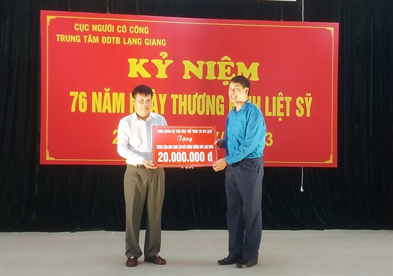 Nghệ sĩ Bộ VHTTDL biểu diễn nghệ thuật phục vụ thương, bệnh binh tại Bắc Giang - Ảnh 1.