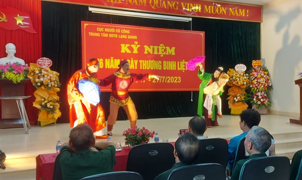 Nghệ sĩ Bộ VHTTDL biểu diễn nghệ thuật phục vụ thương, bệnh binh tại Bắc Giang - Ảnh 8.