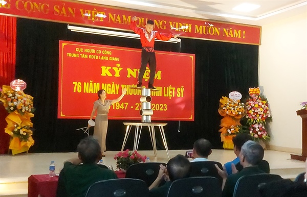 Nghệ sĩ Bộ VHTTDL biểu diễn nghệ thuật phục vụ thương, bệnh binh tại Bắc Giang - Ảnh 10.