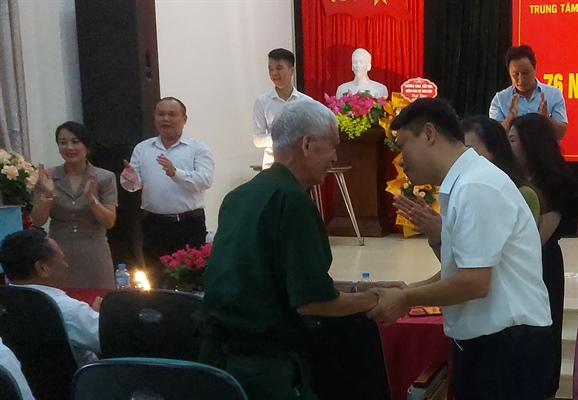 Nghệ sĩ Bộ VHTTDL biểu diễn nghệ thuật phục vụ thương, bệnh binh tại Bắc Giang - Ảnh 2.