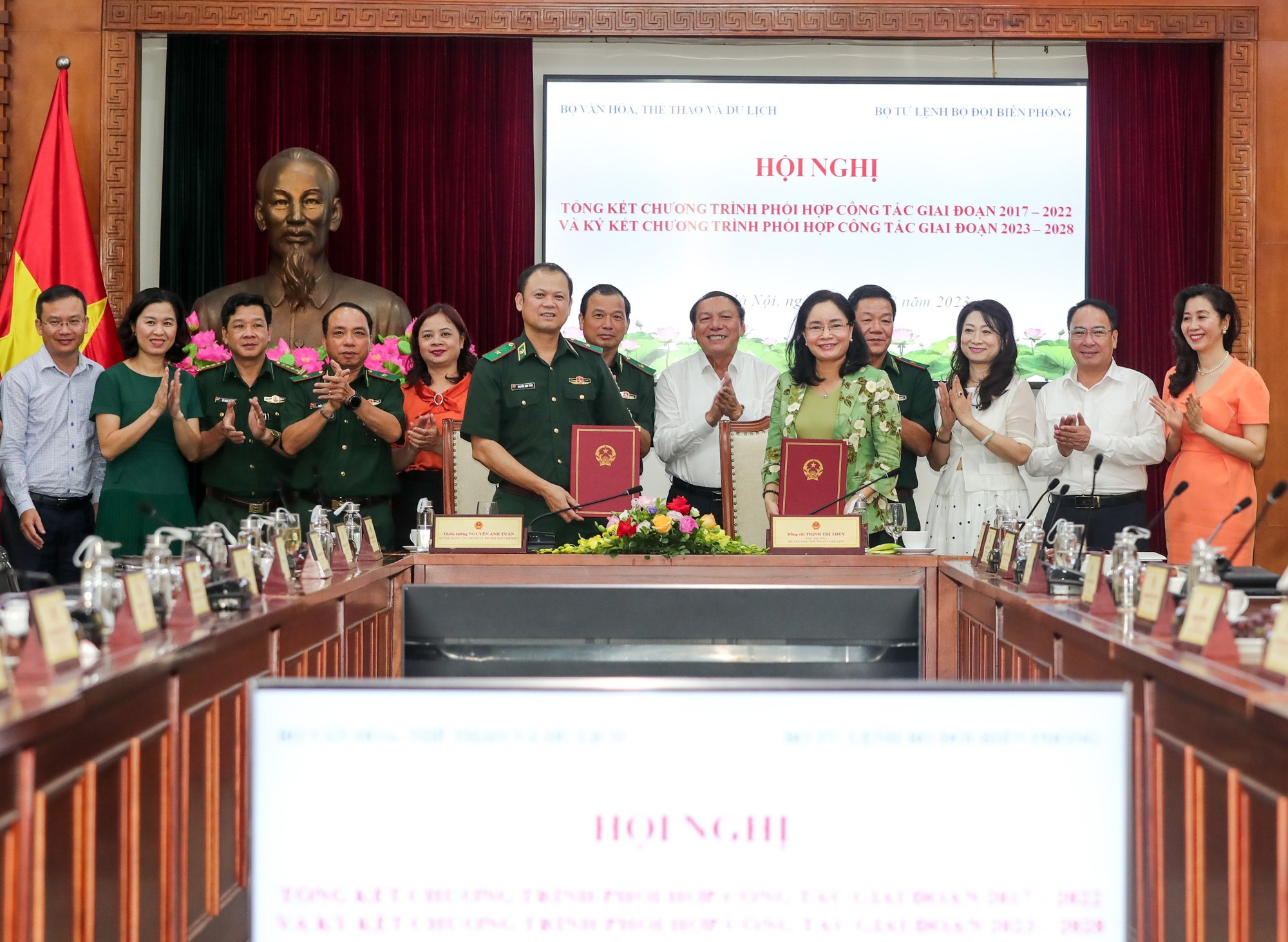 Bộ trưởng Nguyễn Văn Hùng: Đưa "ánh sáng" của Văn hóa đến gần hơn nữa vùng sâu vùng xa, vùng biên giới, hải đảo - Ảnh 8.