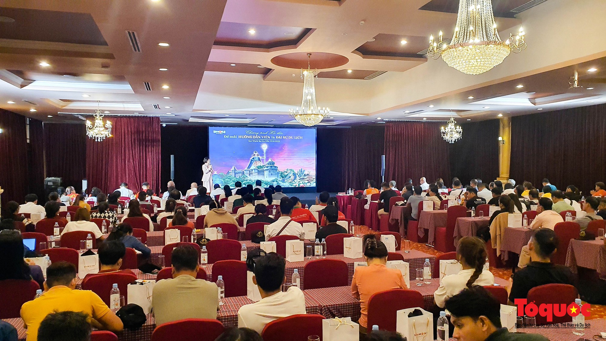 Hướng dẫn viên là người lan tỏa các giá trị tốt đẹp của điểm đến du lịch - Ảnh 1.