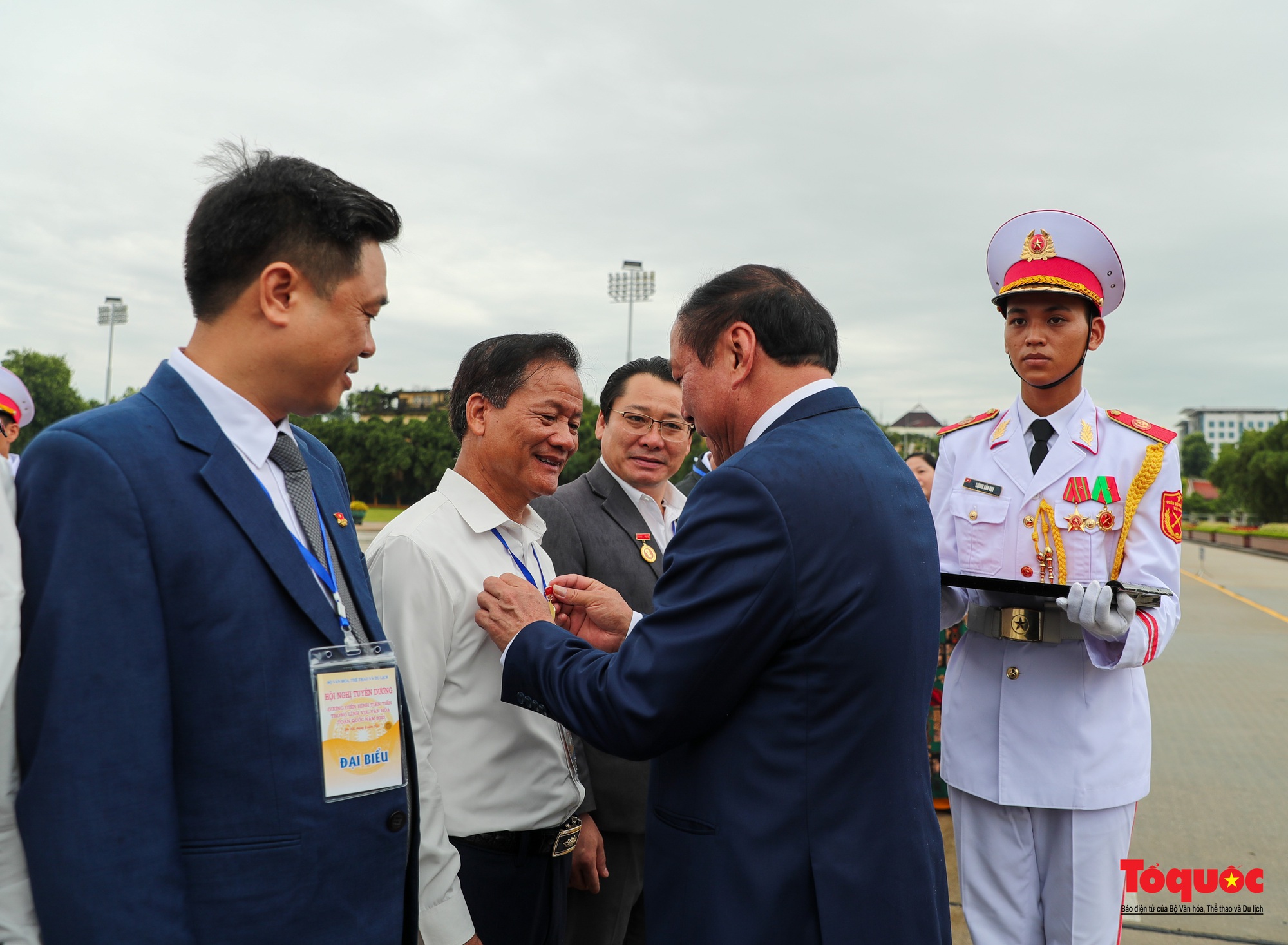 Đoàn đại biểu Bộ VHTTDL viếng Lăng và báo công dâng Bác - Ảnh 7.