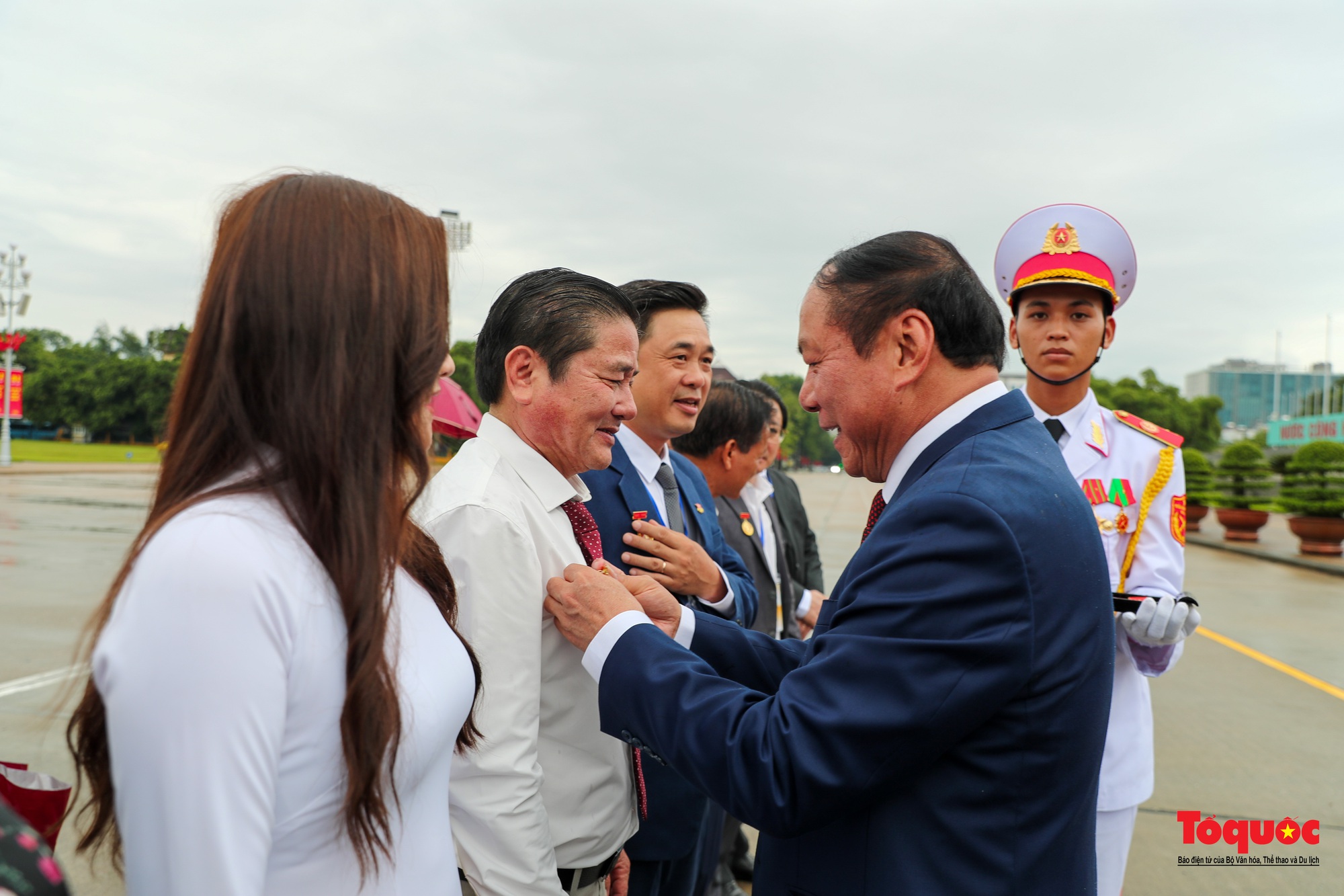 Đoàn đại biểu Bộ VHTTDL viếng Lăng và báo công dâng Bác - Ảnh 8.