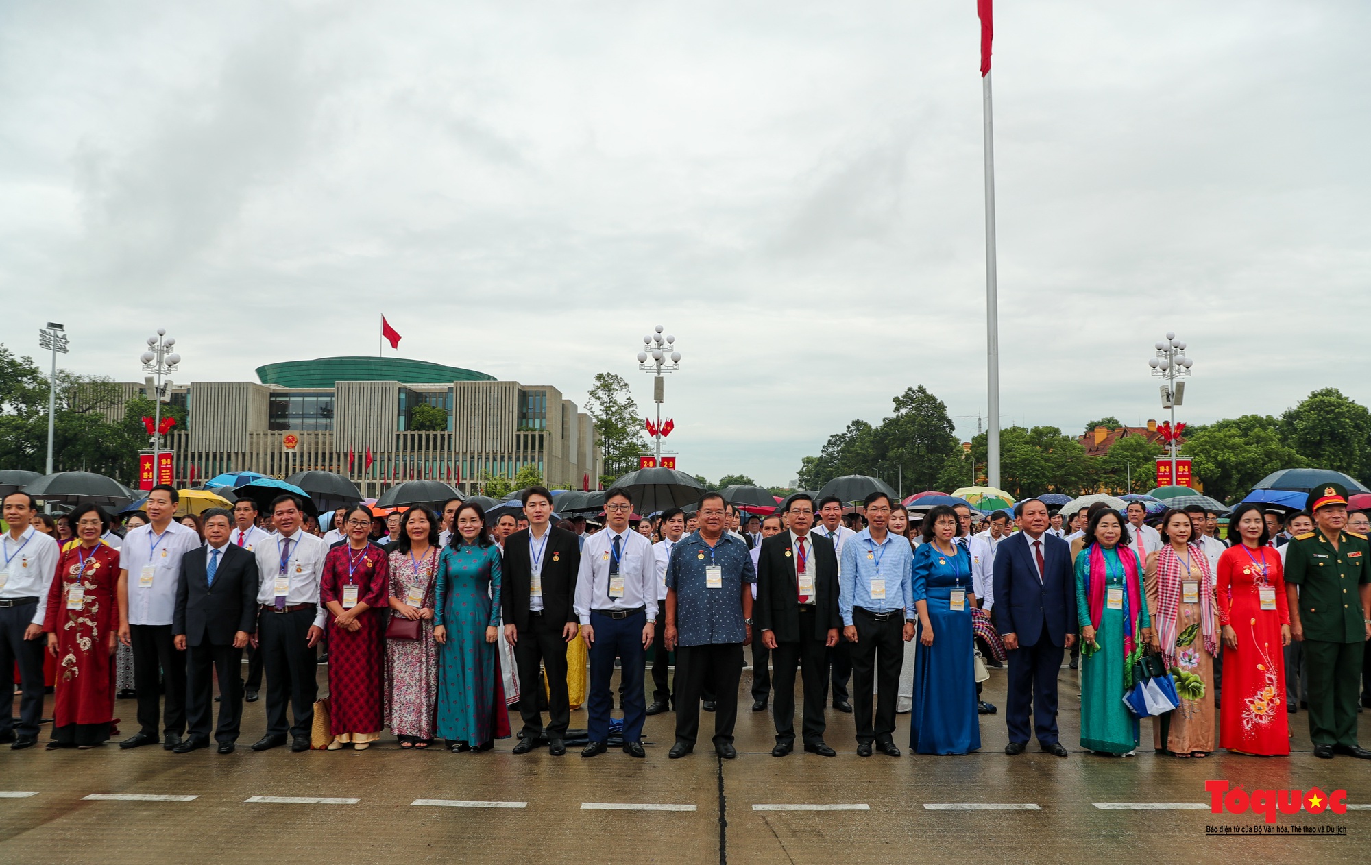 Đoàn đại biểu Bộ VHTTDL viếng Lăng và báo công dâng Bác - Ảnh 14.
