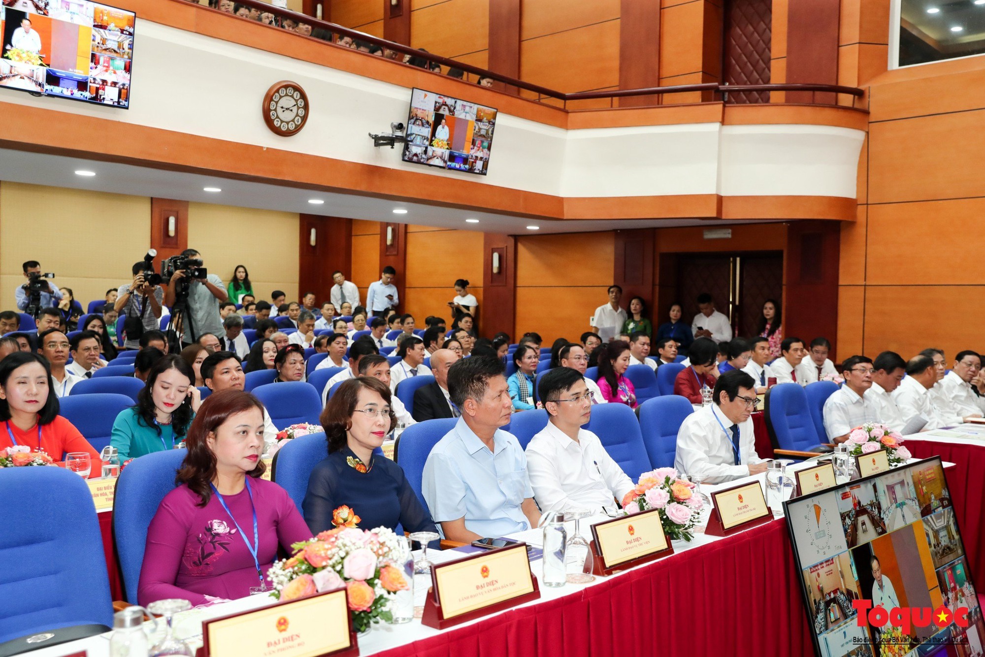 Bộ trưởng Nguyễn Văn Hùng: "Nếu khó đã chùn bước thì đó không phải là cán bộ ngành Văn hóa" - Ảnh 2.