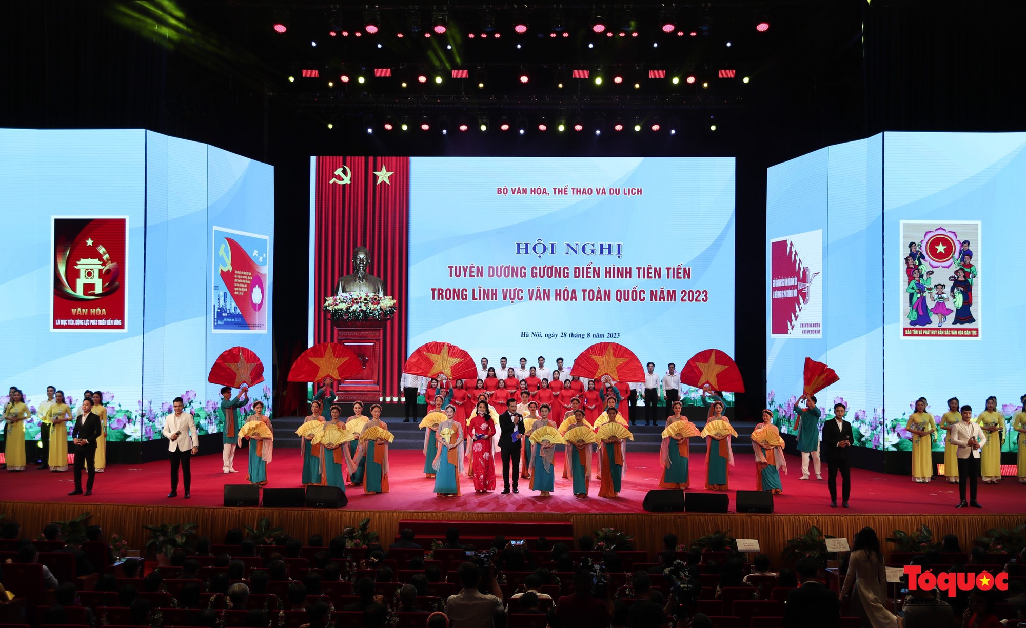 [Trực tiếp] Hội nghị Tuyên dương gương điển hình tiên tiến trong lĩnh vực văn hóa toàn quốc năm 2023  - Ảnh 3.