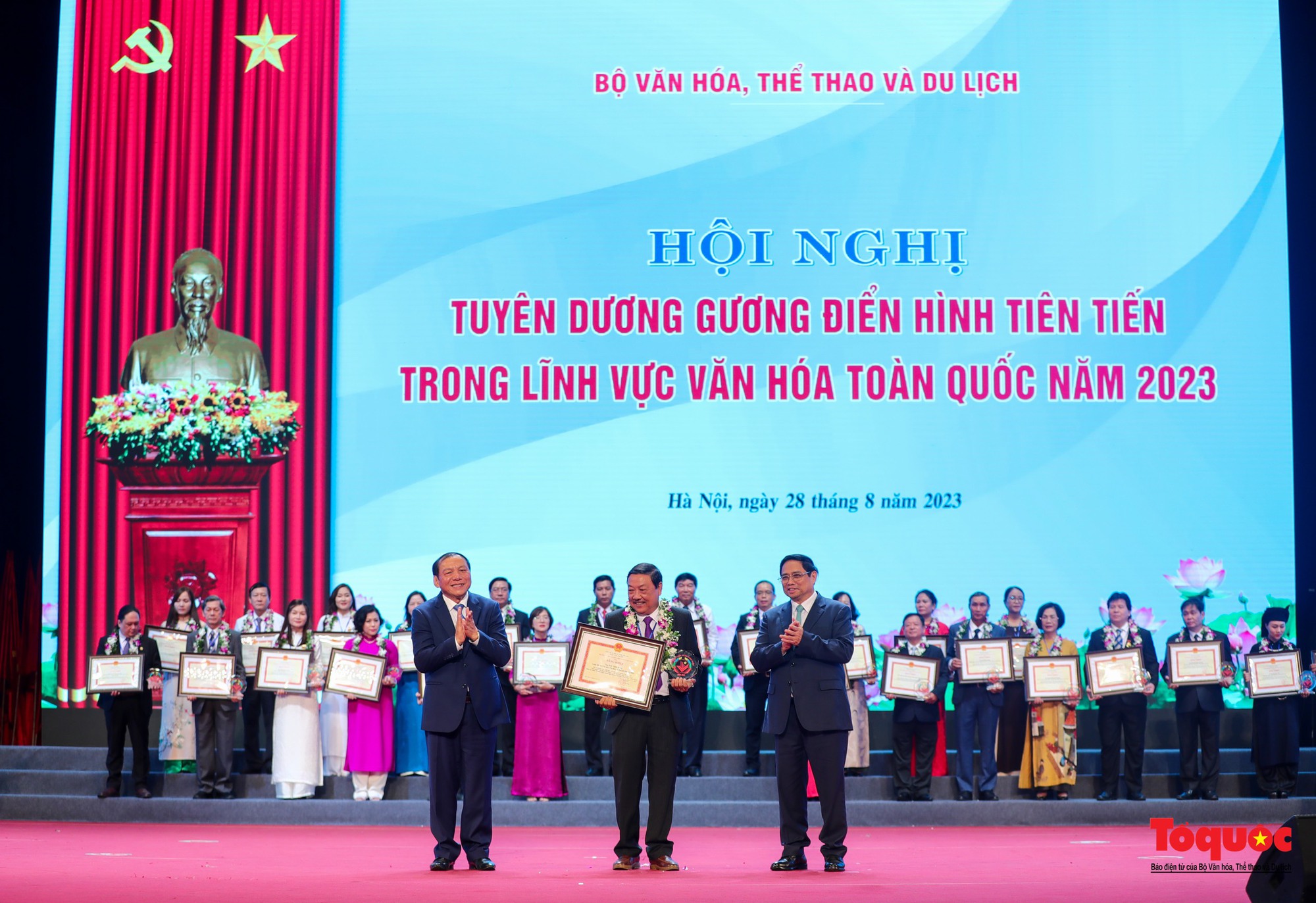 [Trực tiếp] Thủ tướng dự Hội nghị Tuyên dương gương điển hình tiên tiến trong lĩnh vực văn hóa toàn quốc năm 2023  - Ảnh 11.