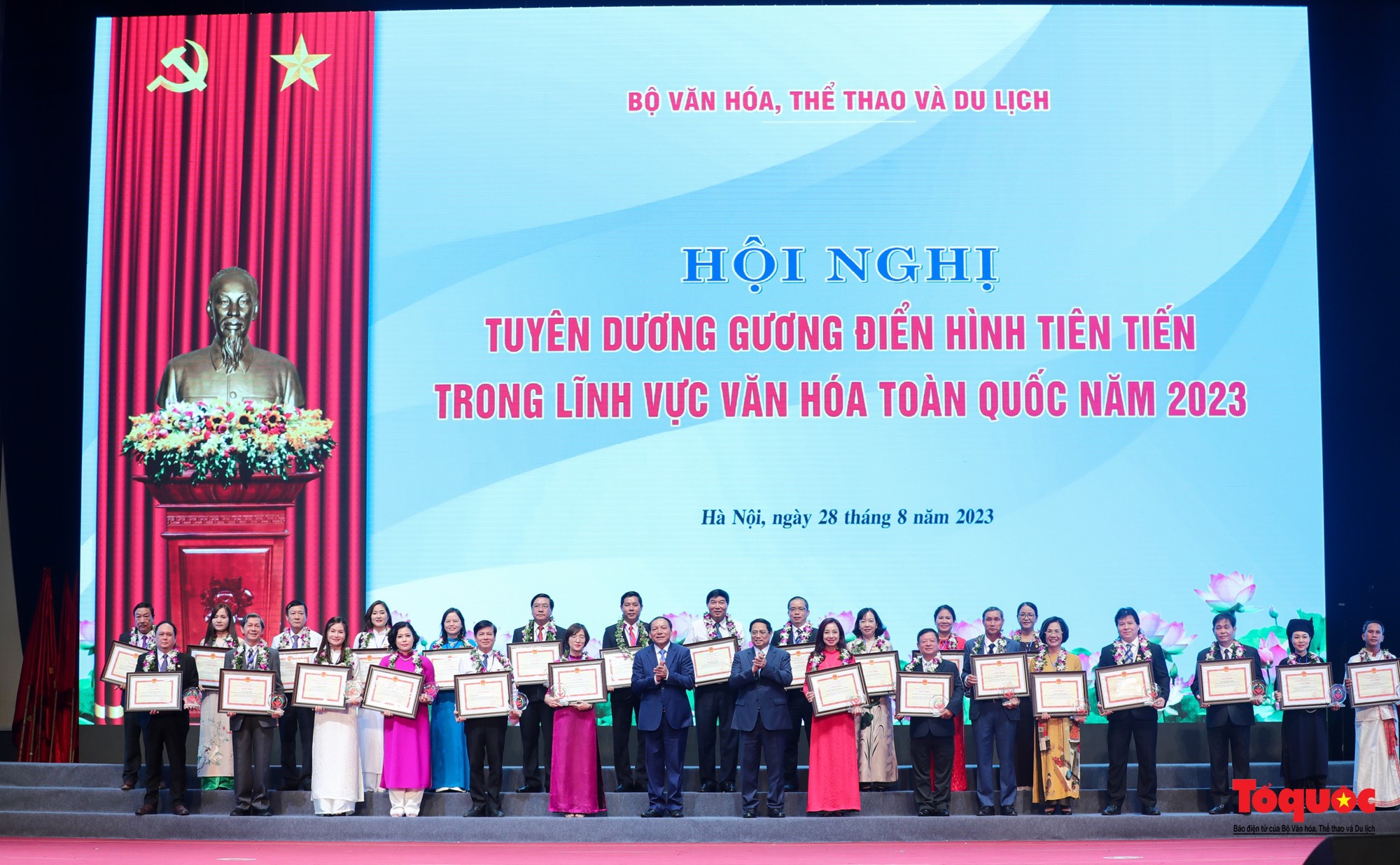 Thủ tướng: Văn hóa góp phần bảo vệ vững chắc nền tảng tư tưởng của Đảng, truyền cảm hứng, cổ vũ, lan tỏa các giá trị cao đẹp  - Ảnh 3.