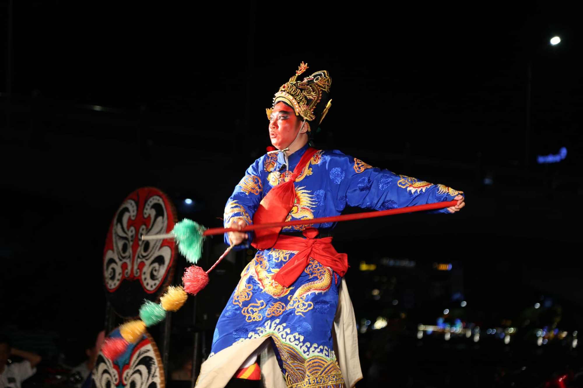 “Tuồng xuống phố” ở Đà Nẵng thu hút du khách - Ảnh 8.