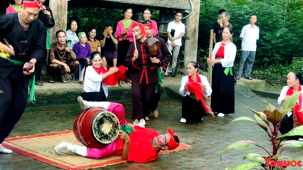 Múa Trống đu nghệ thuật diễn xướng dân gian tiêu biểu người Mường vùng Đất Tổ - Ảnh 3.