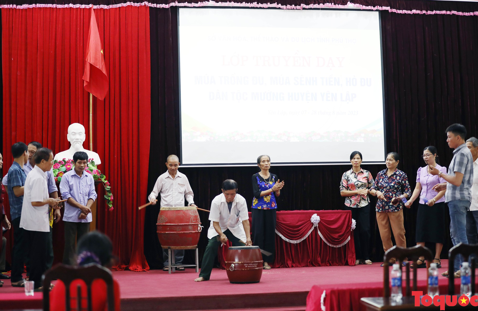 Múa Trống đu nghệ thuật diễn xướng dân gian tiêu biểu người Mường vùng Đất Tổ - Ảnh 4.