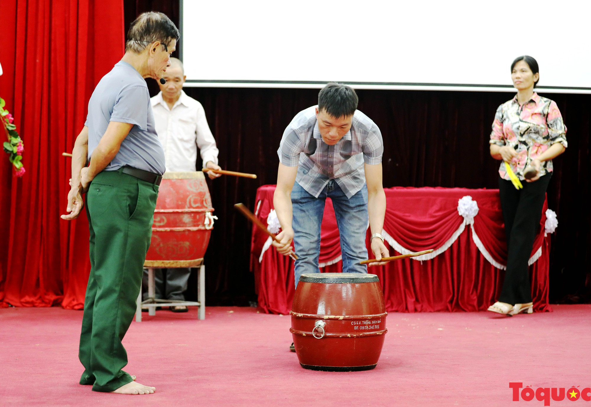 Múa Trống đu nghệ thuật diễn xướng dân gian tiêu biểu người Mường vùng Đất Tổ - Ảnh 5.