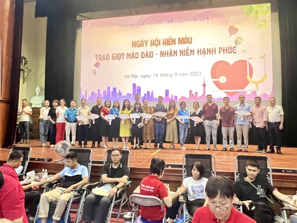 Công đoàn Bộ VHTTDL: Ngày hội hiến máu tình nguyện - Ảnh 2.
