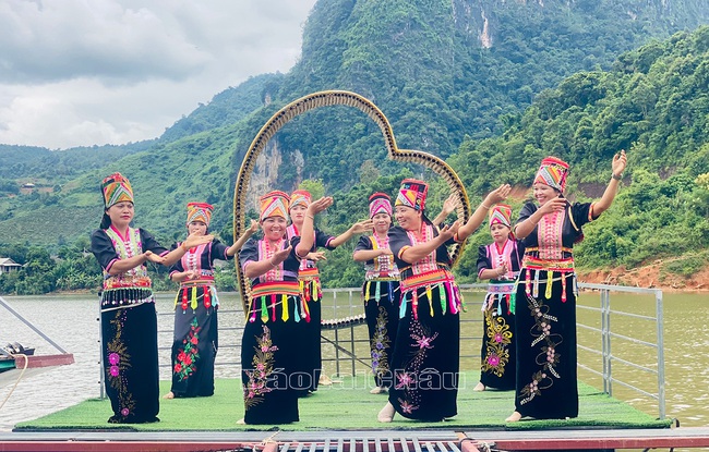 Lai Châu: Khảo sát sản phẩm du lịch “Hành trình kết nối vùng di sản ruộng bậc thang quốc gia Tây Bắc” - Ảnh 4.