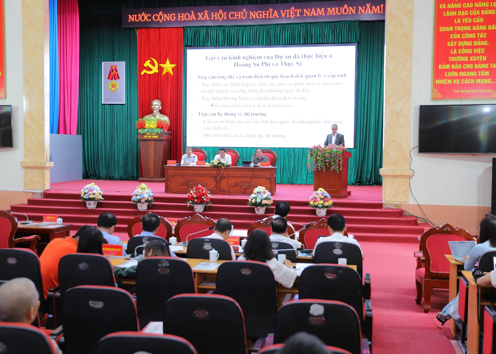 Đẩy mạnh liên kết phát triển du lịch 8 tỉnh Tây Bắc mở rộng và Thành phố Hồ Chí Minh - Ảnh 1.