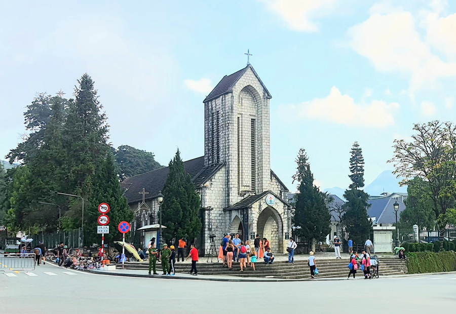 9 tháng đầu năm 2023 có gần 6,1 triệu lượt khách du lịch đến Lào Cai - Ảnh 1.