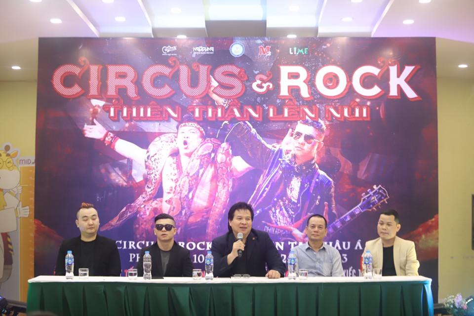 Lần đầu tiên kết hợp xiếc với rock - Ảnh 1.