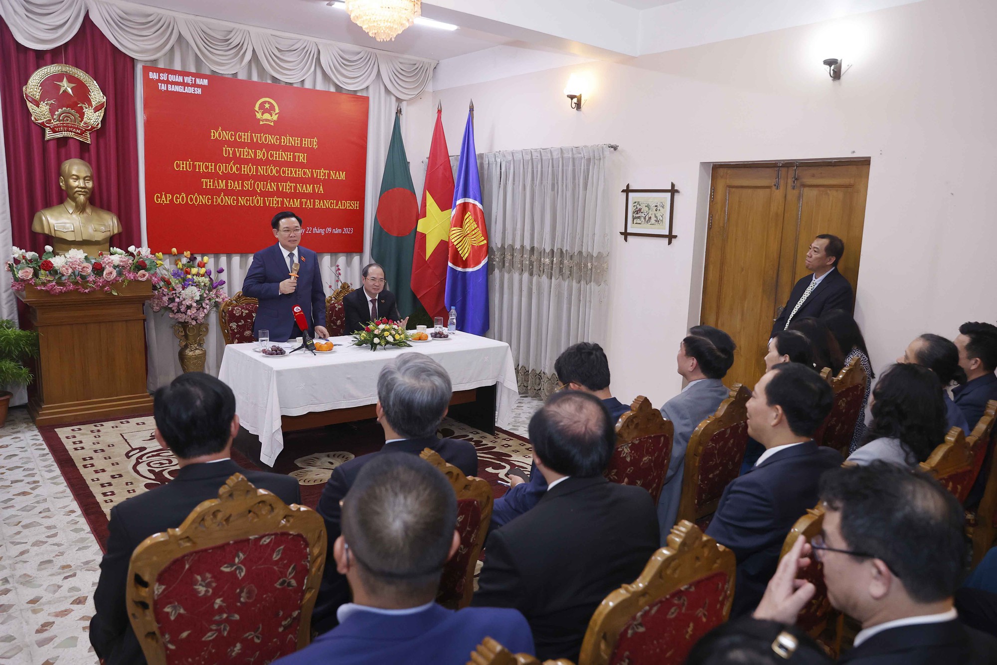 Chủ tịch Quốc hội: Chính sách thị thực mới được bạn bè quốc tế đánh giá cao vì tính ưu việt, tạo điều kiện cho ngành du lịch phát triển - Ảnh 1.