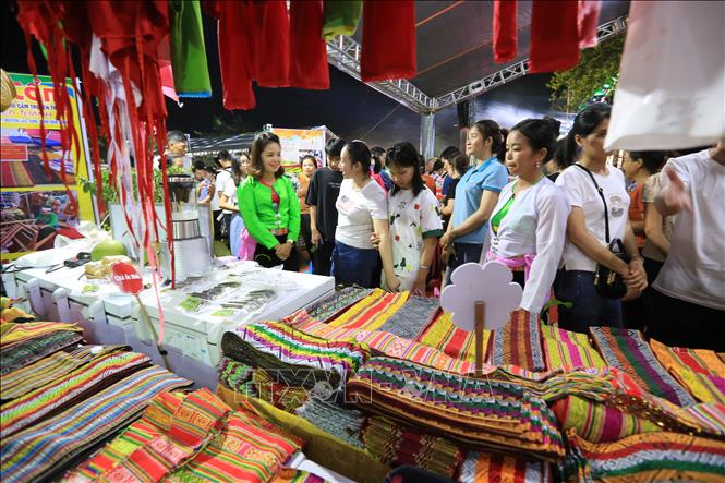 Hòa Bình: Khai mạc 'Chợ phiên - nét đẹp vùng cao' - Ảnh 2.