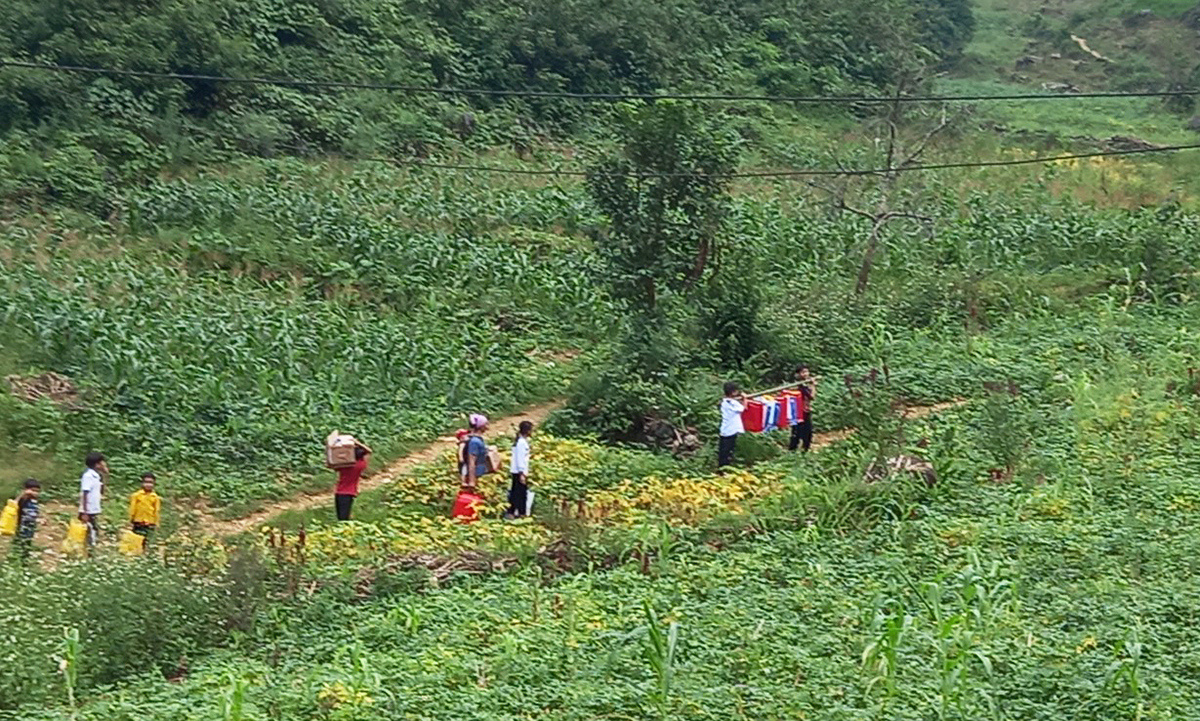 Đoàn Thanh niên Cục Du lịch Quốc gia Việt Nam chung tay mang “hạnh phúc” đến với điểm trường Lũng Tỳ, Cao Bằng - Ảnh 12.