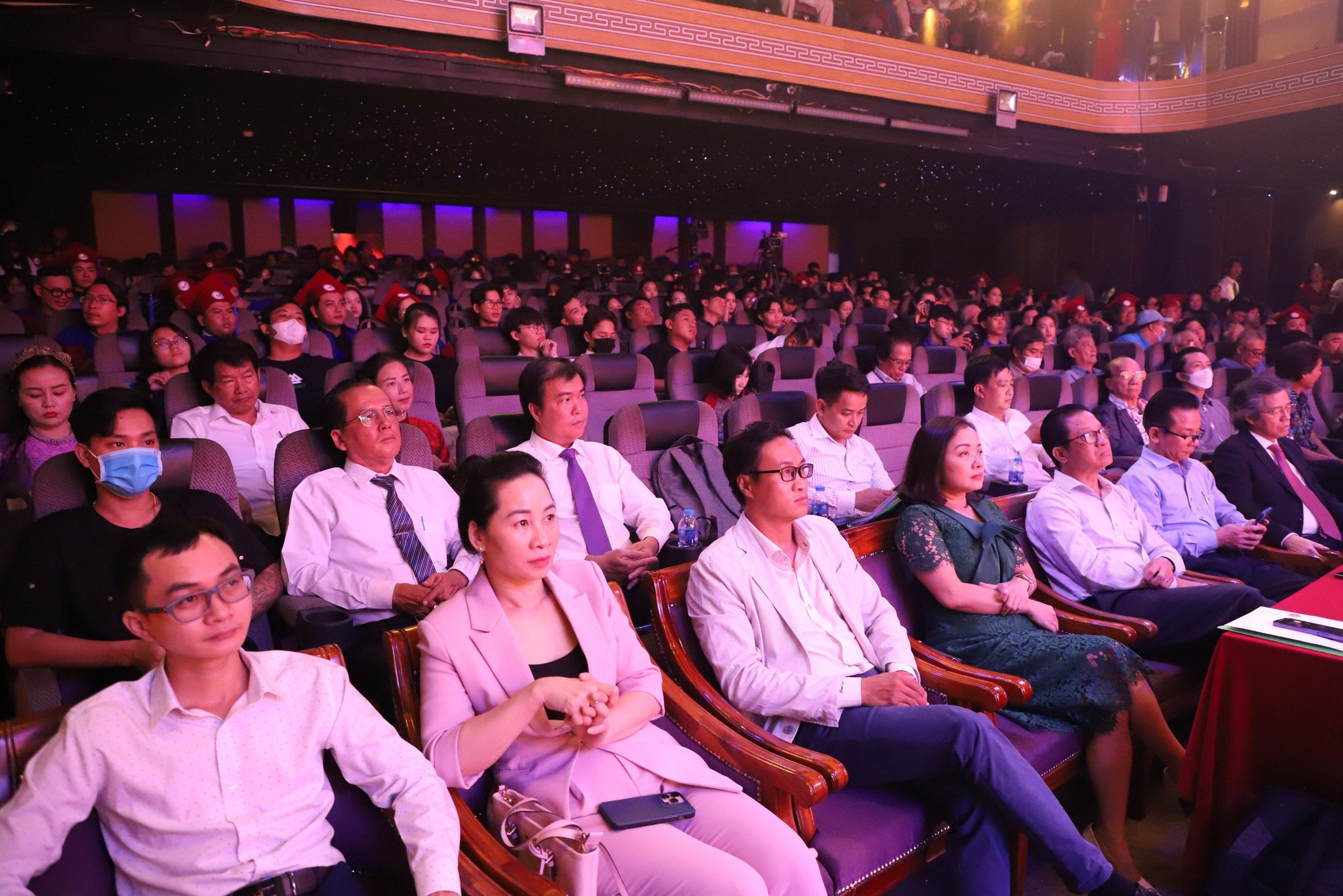 Thứ trưởng Tạ Quang Đông mong muốn các tân sinh viên phải phấn đấu học tập và rèn luyện thật tốt để trở thành những tài năng nghệ thuật của đất nước - Ảnh 3.