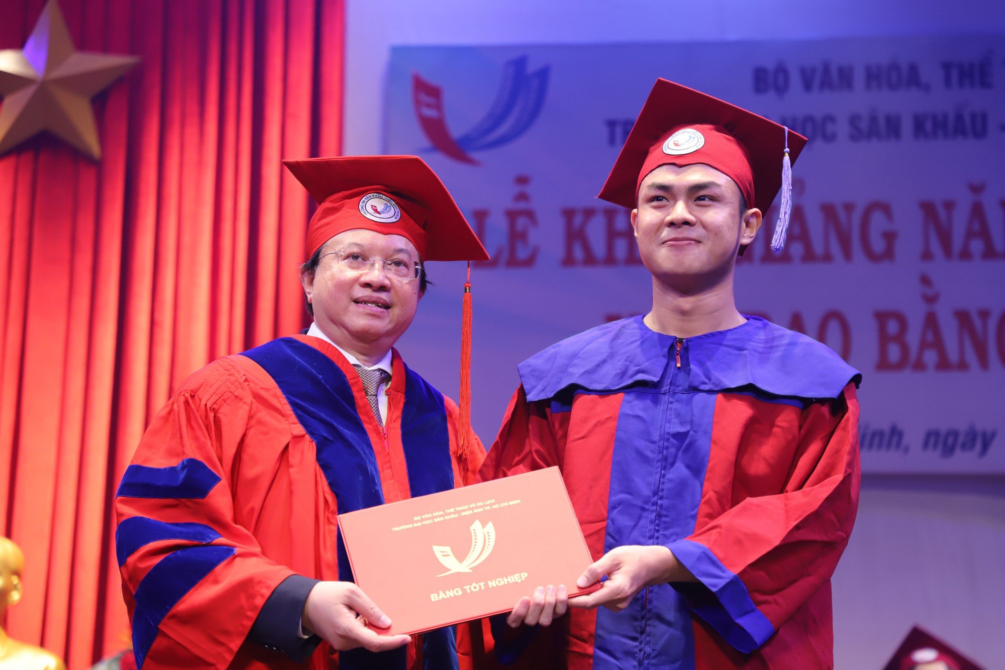 Thứ trưởng Tạ Quang Đông mong muốn các tân sinh viên phải phấn đấu học tập và rèn luyện thật tốt để trở thành những tài năng nghệ thuật của đất nước - Ảnh 5.