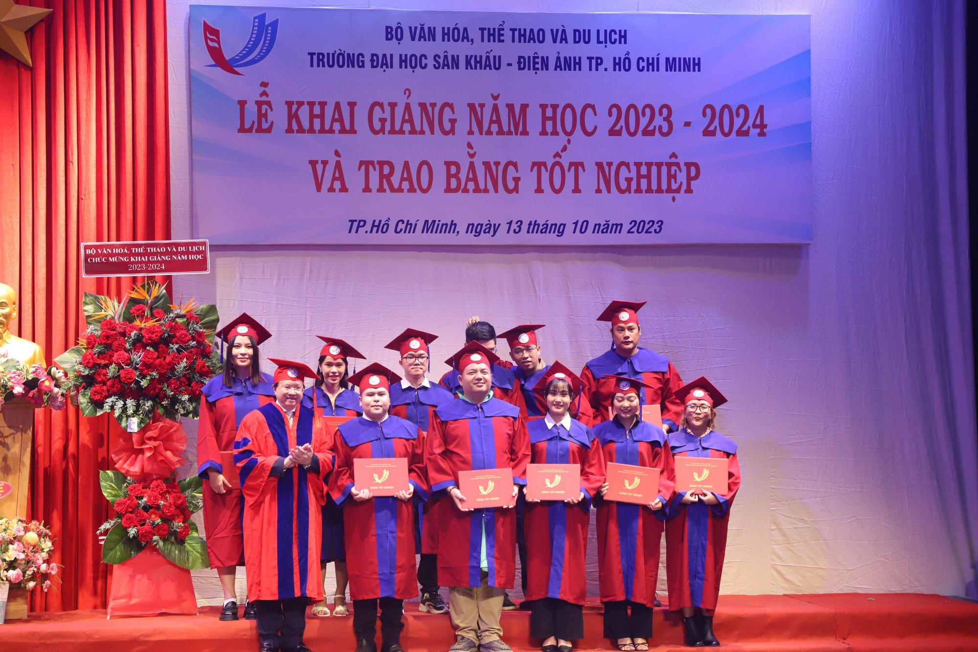 Thứ trưởng Tạ Quang Đông mong muốn các tân sinh viên phải phấn đấu học tập và rèn luyện thật tốt để trở thành những tài năng nghệ thuật của đất nước - Ảnh 6.